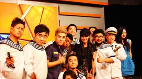 爱笑会议室吃瓜